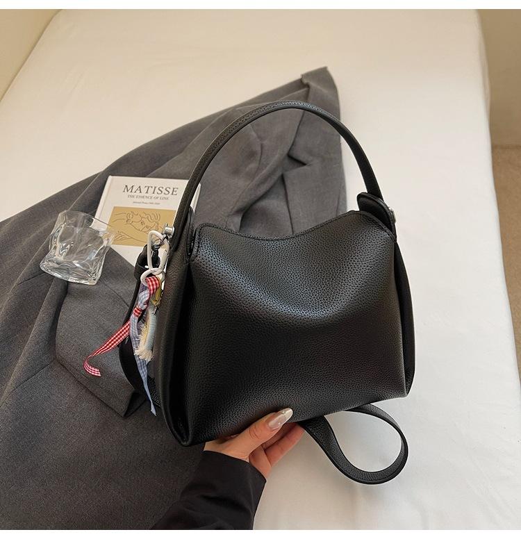 Popular Portable Pillow Bag Women 2025 New Simple Atmosphere Casual Shoulder Bag Fashion Messenger Bag