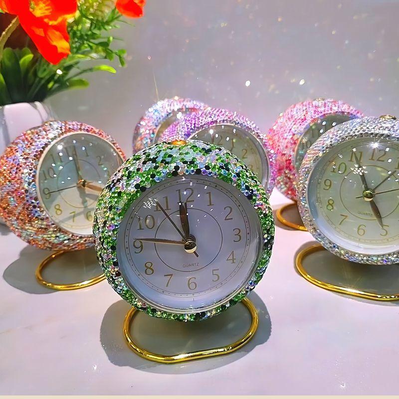 Réveil Silencieux de Luxe 3 Pouces – Strass Appliqués à la Main, Décoration de Bureau Compacte, Montre Scintillante Sans Tic-Tac"