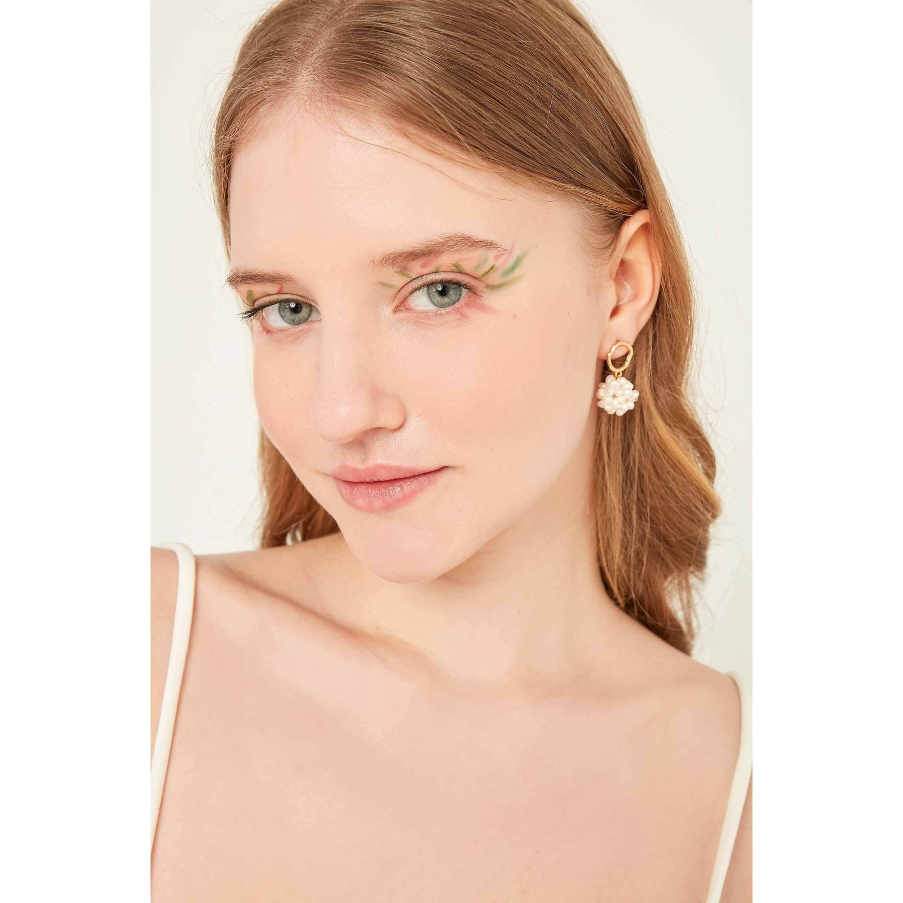 

Liva Pearl Earrings