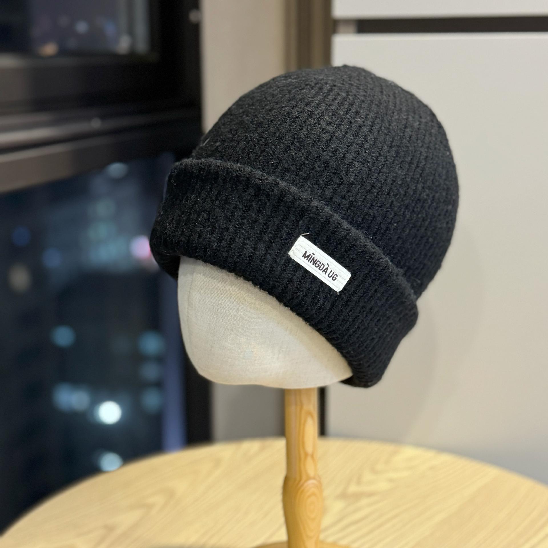 

New knitted hat for women, Korean style, trendy with letter leather tag, warm pullover hat, thin ear-protecting cold weather hat for autumn and Adult54-60Average Size чёрный