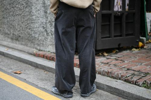 EASE Pleated Pants_Code Charcoal