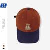 Koreanische Niedliche Cartoon Bär Bestickte Baseballkappe für Damen im Winter Kord Studentenmode Spleißen Kontrastfarbe Baseballkappe