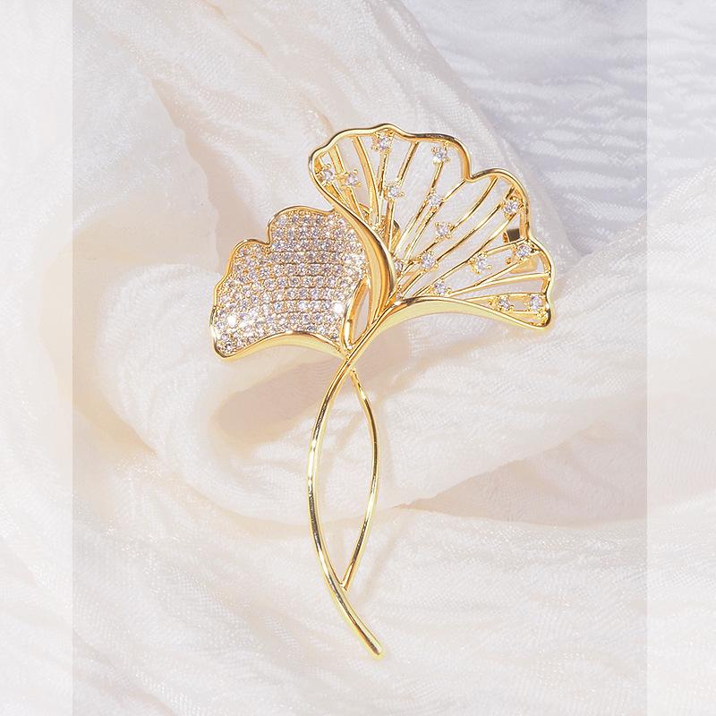 Elegant Pearl Brooch - High-End Minimalist Clothing Accessory