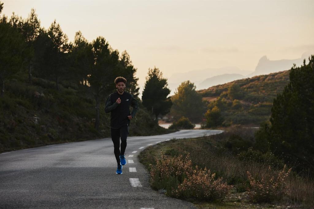 New Balance Lightweight Skull Cap Beanie in Black Running/Athletic