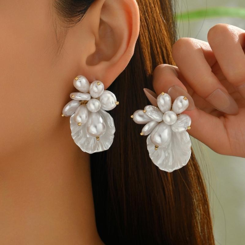 Stylish Portable Imitation Pearls Earrings Geometric Floral Design Perfect For Daily Wear And Special Occasions