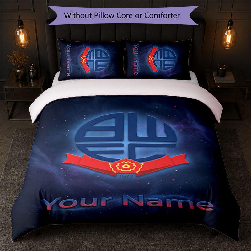 Bolton Wanderers FC Individuelles Namens-Text-Bettwäscheset 1 Bettbezug+2 Kissenbezüge Fußball-Logo Personalisierte Geschenkidee für besondere Anlässe Schlafzimmerdekoration