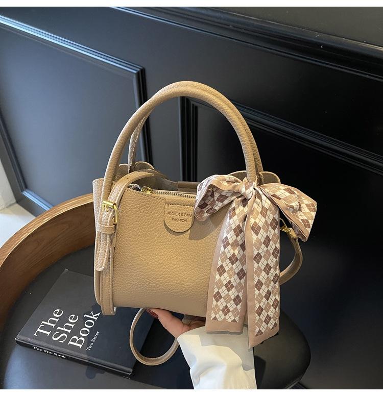 This year's popular bag 2025 new trendy Japanese and Korean small bag women's bag simple bucket bag shoulder bag crossbody portable