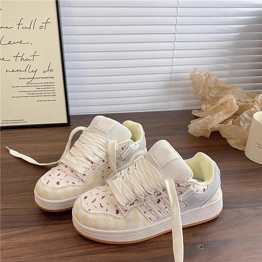 Low-top cranberry color scheme bread shoes women's summer new student versatile women's board shoes