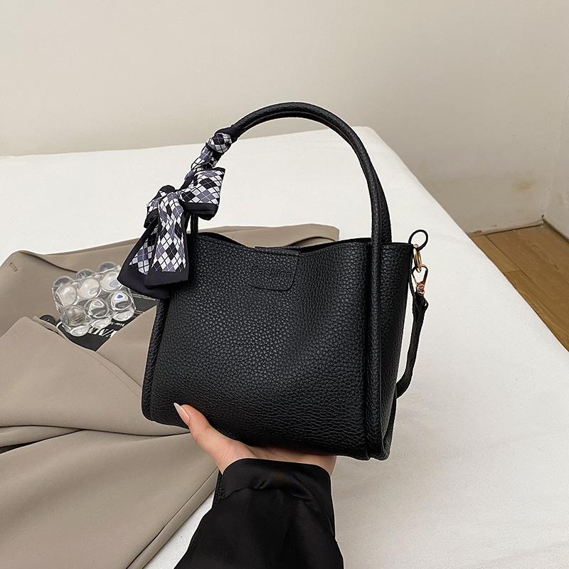 This New Fashionable and Popular Vegetable Basket Handbag Bag Women's Bucket Bag Commuter Shoulder Messenger Bag Spring
