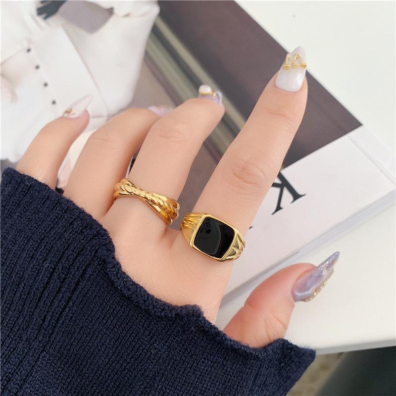 European-American Retro Black Square Titanium Steel Ring for Women - Geometric Index Finger Jewelry Size 7