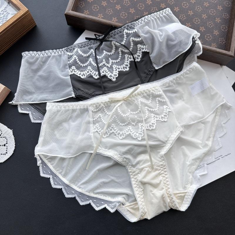 Ladies Spring and Summer Comfortable Ice Silk Lace Sexy Panties