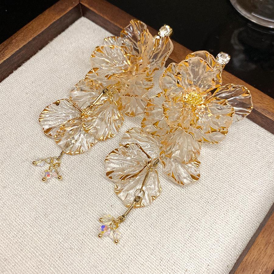 

Silver needle with diamonds, flower fringed earrings, French retro fashion temperament earrings, light luxury and high-end exaggerated style earrings.