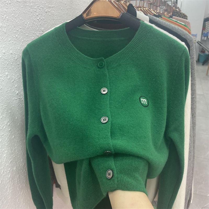 

Весенне-осенний новый вязаный кардиган, женский корейский вязаный кардиган с вышивкой букв, свободный низ, весенний топ с длинными рукавами, свитер, женское пальто One Size зелёный