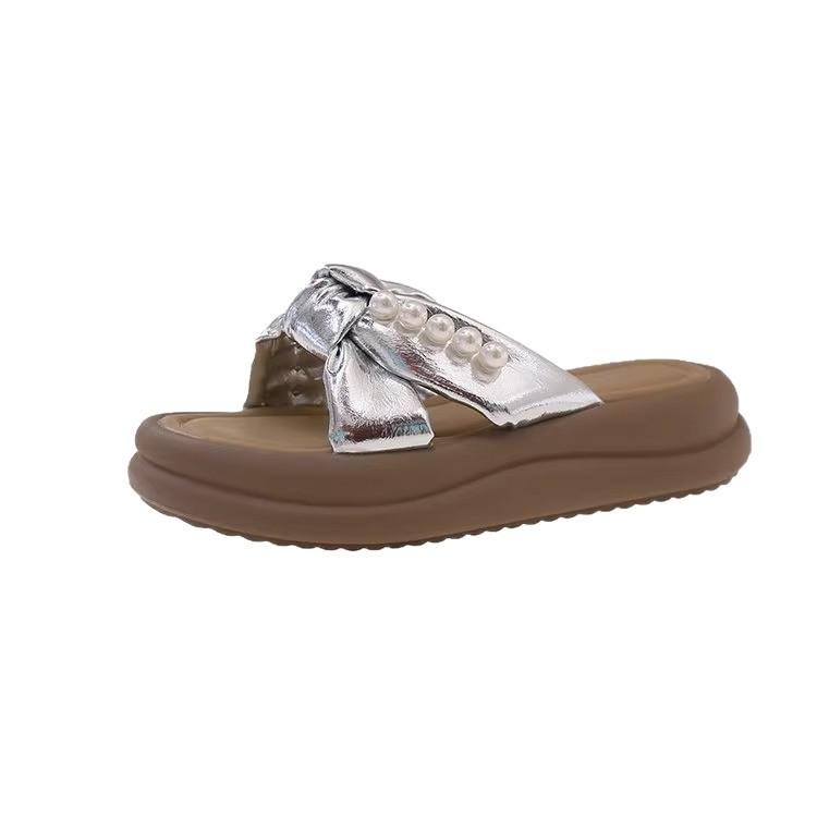 Guochao Feenwind Hausschuhe Mädchen 2025 Sommer neu Außenbekleidung mit Rock Sandalen Mode Strand dicker Boden Ein-Wort