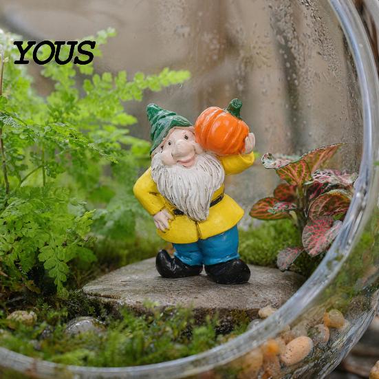 Durable Outdoor Gnome Statue Mini Gnomes Figurine, Resin Welcome Garden Statue, Small Decorative Yard Figurine Dwarf Ornament for Fairy Garden, Flower