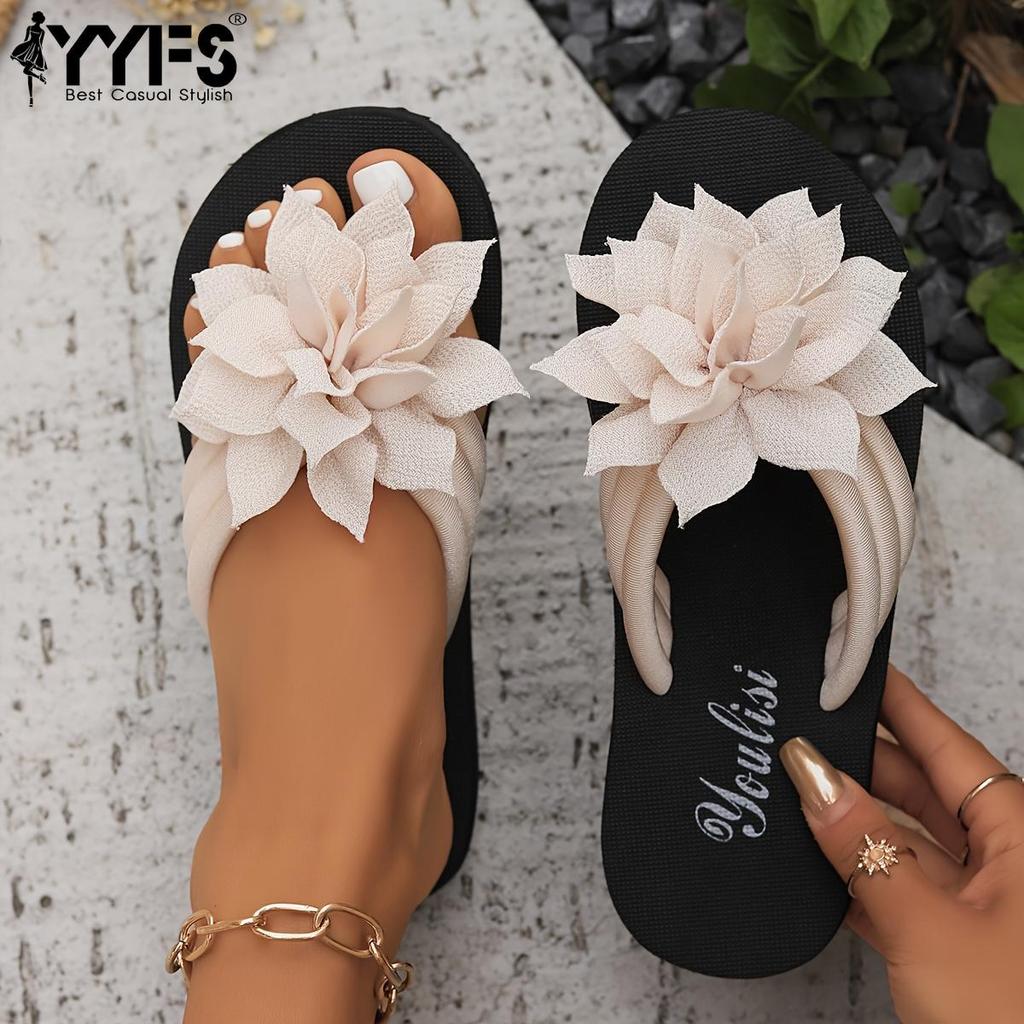 A Pair of Women's Slippers with Floral Pattern Suitable for All Seasons Easy To Put On And Take Off, Vacation Style Fabric Upper EVA Sole and Insole