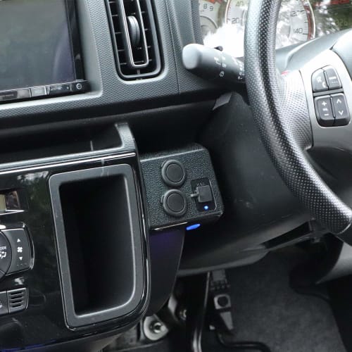 CARMATE Car Cigarette Socket Extension Power Supply Unit Alto Exclusive 2 Sockets + 2 USB NZ558