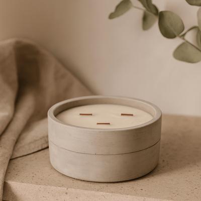 Świeca betonowa Patchouli i Ciemny Bursztyn Drewniany Knot