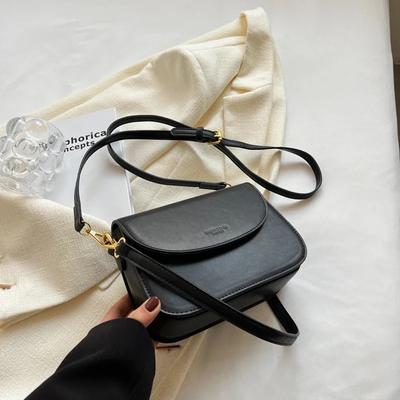 Sac à bandoulière polyvalent pour femmes Sacs bandoulière monochromes Petits sacs carrés Sacs vintage simples Tendance créateur de luxe