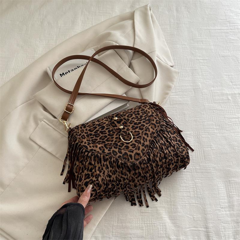 Saddle Shoulder Crossbody Bag Women Matte Finish Tassel Vintage Casual Fall Winter 2026 Handbag