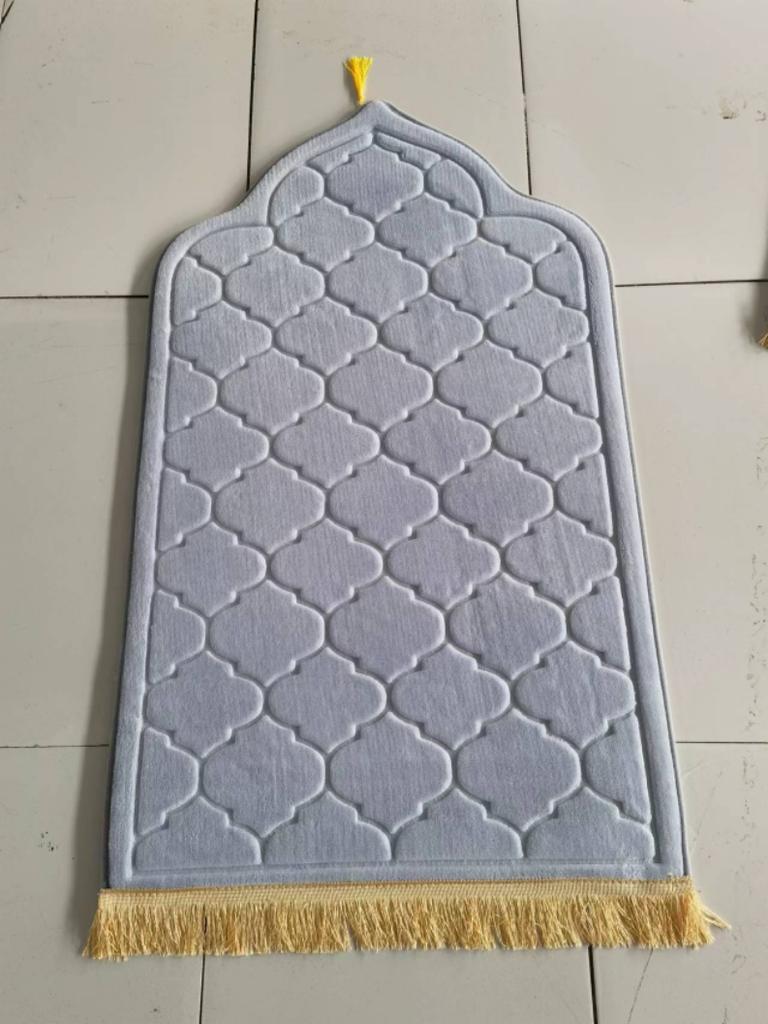 Flannel Prayer Mat for Muslim Ramadan Thick Printing Carpet Worship Kneel Embossing Floor Carpet Non-slip Soft Travel Prayer Rug