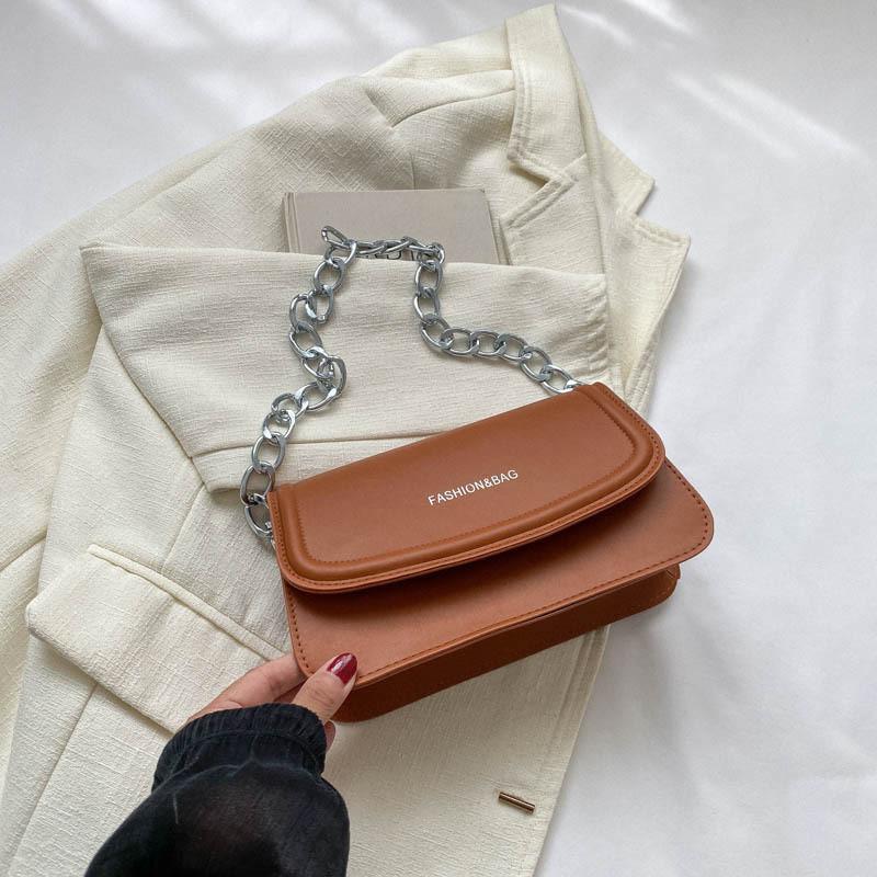 

Chic Korean Style Chain Detail Small Shoulder Bag For Women In Versatile Colors коричневий