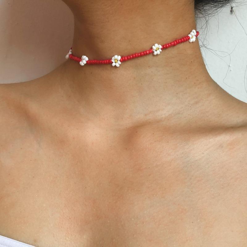 Women S Colorful Beaded Daisy Necklace European Fashion Style