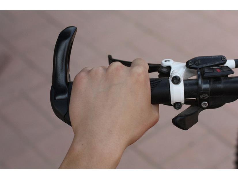Ergonomic Aluminum Alloy Mountain Bike Handlebar Grips with Rubber Lock-On Ends