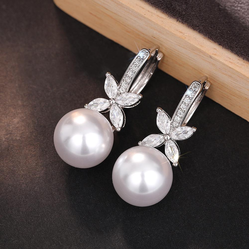 Stylish and Exquisite Imitation Pearl Earrings for Women, Floral Temperament French Princess Jewelry, Popular Fashion and Elegance