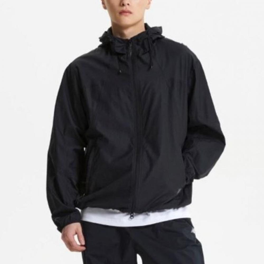 

New Balance Uni Lightweight Windbreaker Nbnagco203 19 black/95