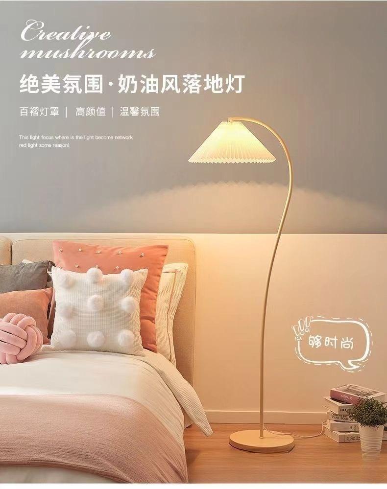 Французский ретро-торшер в кремовом цвете, напольная лампа для спальни или гостиной, популярное атмосферное освещение, элегантный и вневременной