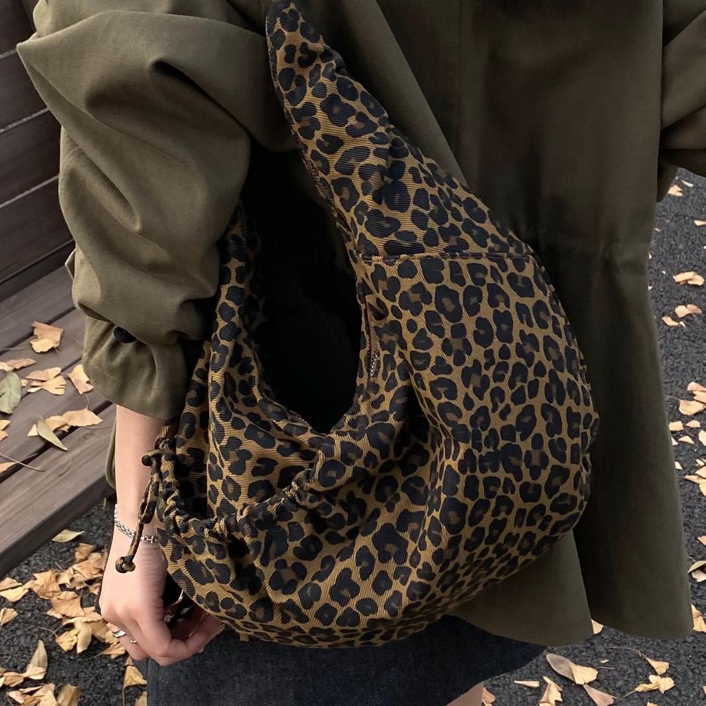 Large Capacity Bag Women's Simple and Fashionable Commuter Shoulder Bag New Casual Versatile Foreign Style Leopard Print Tote Bag
