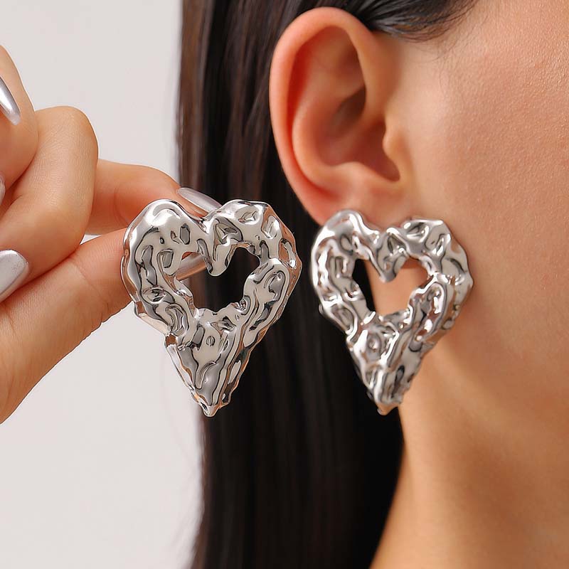 Vintage Metal Hollow Big Love Heart Stud Earrings for Women Classic Gold Irregular Textured Earrings Jewelry Gift