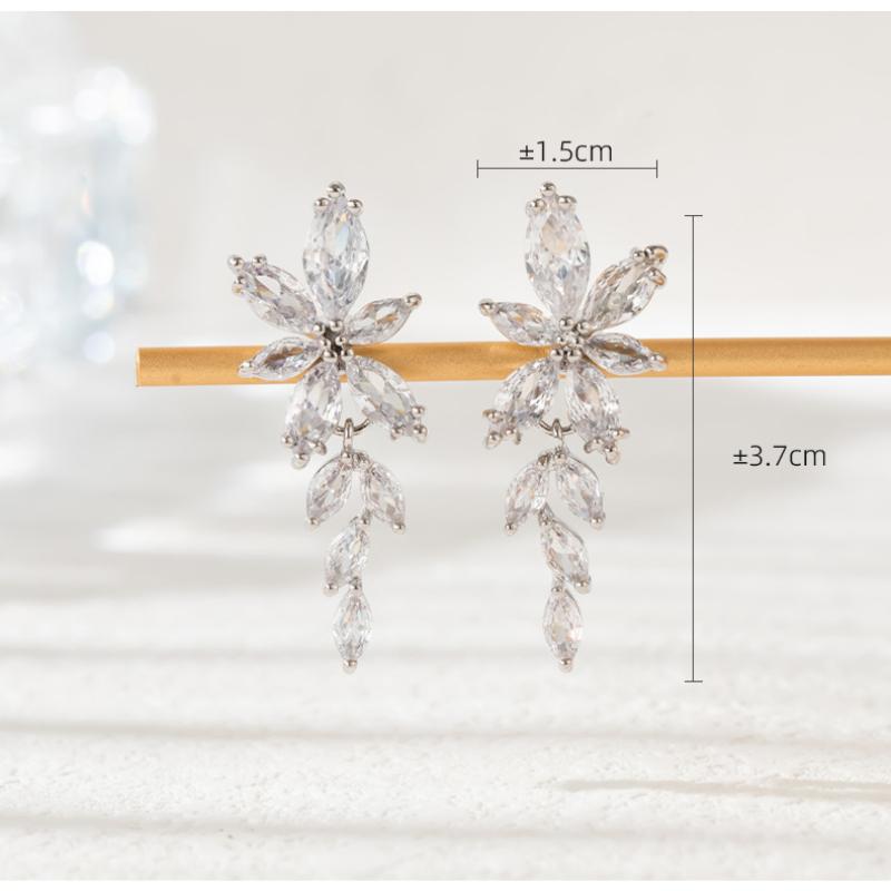 Super Flash Copper Inlaid Zircon Stud Earrings, Celebrity Women's Elegant Temperament Earrings, High-end Light Luxury Bridal Earrings Accessories