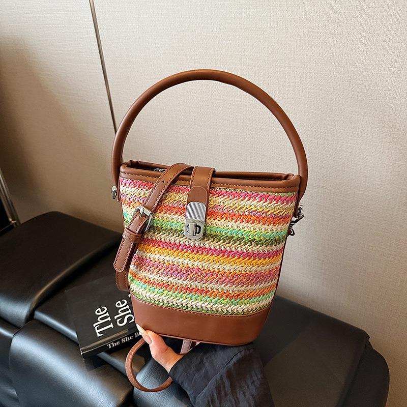 

Летняя популярная радужная плетеная сумка женская новая пляжная отпускная соломенная сумка-мессенджер портативная сумка-ведро зелёный