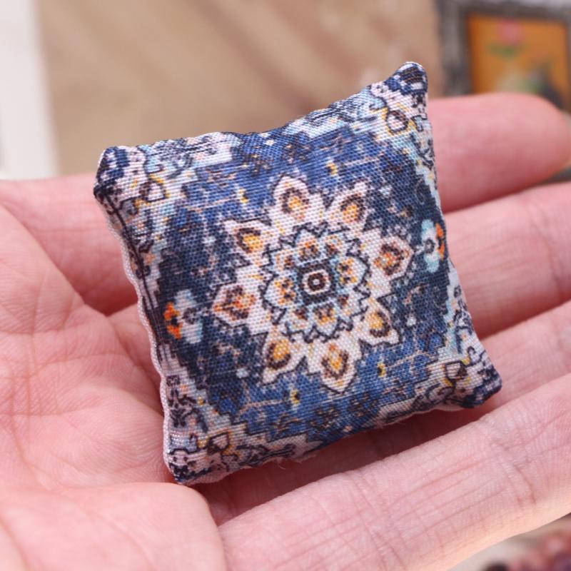 2 Peças 1/12 Casa de Bonecas Miniatura Móveis Brinquedos Almofadas Boêmias Fofas Para Sofá Cama Acessórios