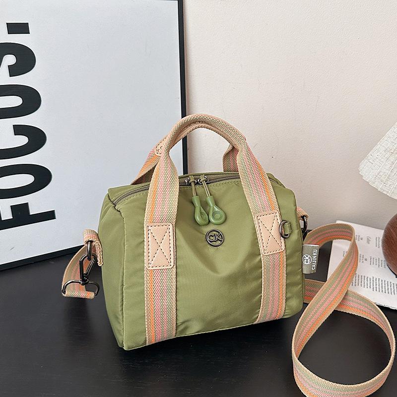 2025 fashion trend personalized shoulder messenger bag casual simple new bag autumn and winter women's small square bag