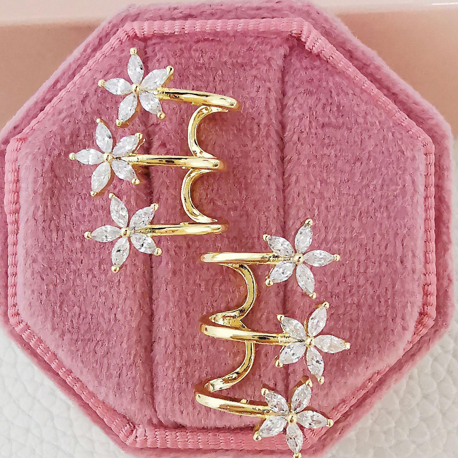 

Элегантные серьги-каффы в корейском стиле с тремя цветками - Классические и изысканные E7405 золотой