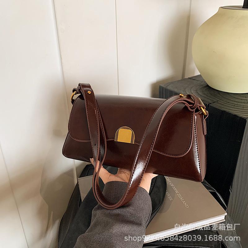 

Premium texture retro niche bag women s 2025 new autumn and winter versatile messenger bag single shoulder underarm bag method stick bag