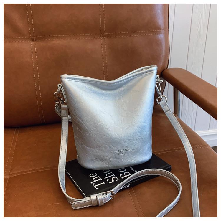 IELGY Fashionable All-Match One-Shoulder Underarm Bag Commuter Cross-Body Bucket Bag