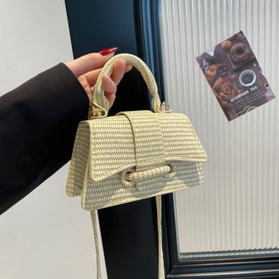 French Niche Texture Portable Small Bag Women's 2025 Spring Fashion Hourglass Small Square Bag Versatile Trendy Messenger Bag