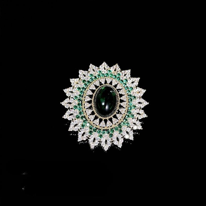 

SKEDS High-end Court-style Vintage Oval Crystal Brooch for Women Luxurious and Elegant Pin Exquisite Accessory for Suits