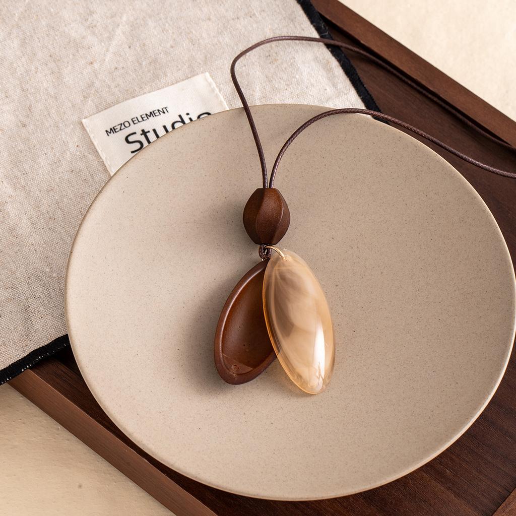 Vintage Maillard Smudged Water Droplets Hollow Geometric Design Necklace Light Luxury High Temperament Neck Sweater Chain