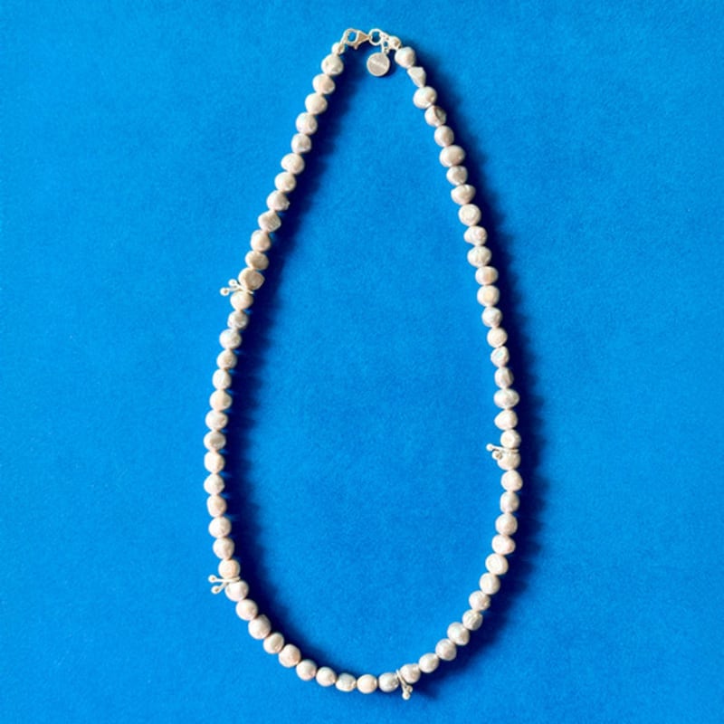 

emotive [Karen Silver] Gray Ribbon Pearl Necklace Karen Silver Gray Ribbon Pearl Necklace