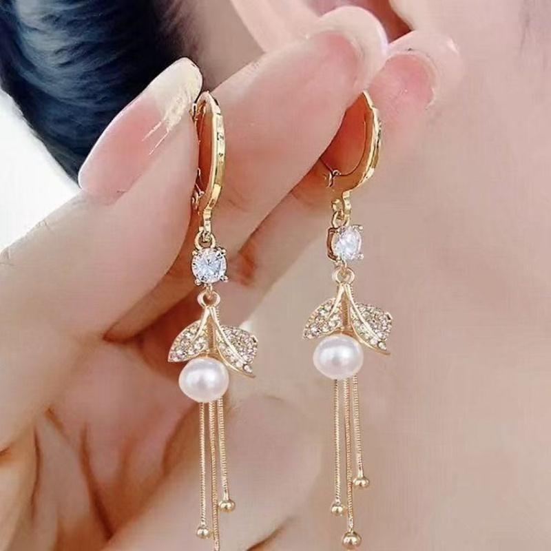 

Charming Shiny Leaf Rhinestone Paerl Dangle Hoop Earring for Women Lush Red Ball Chain Tassel Earrings Party Jewelry Gifts белый