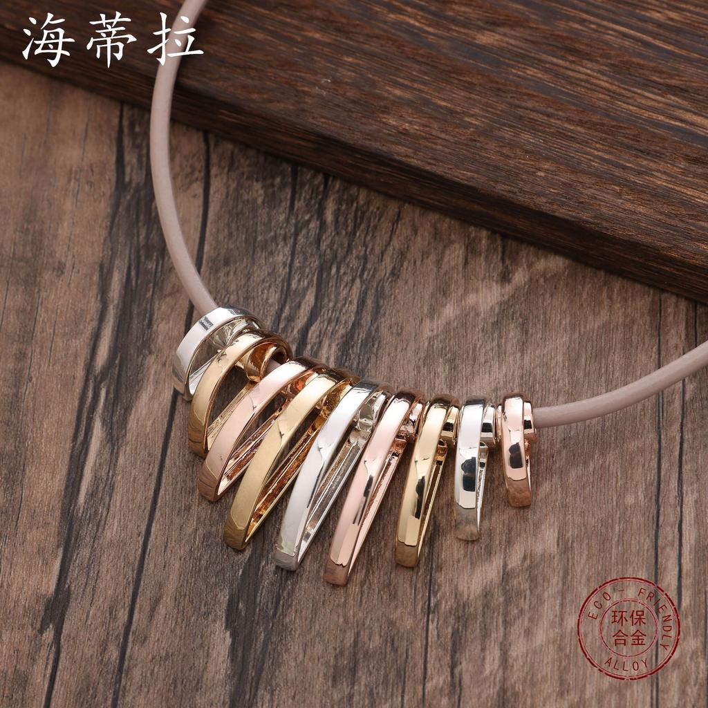 Nouveau collier géométrique creux lettre D corde en cuir épais, collier de grand-mère haut de gamme pour femmes à la mode et personnalisé
