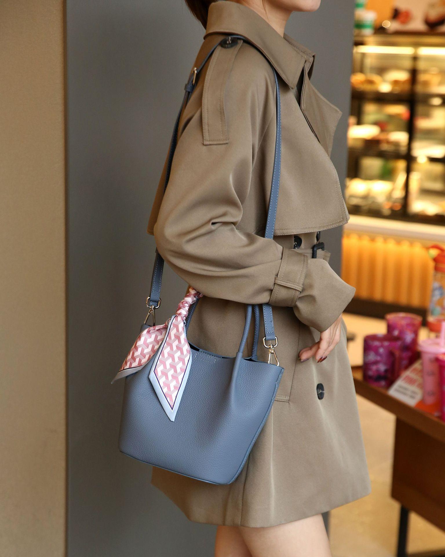 2025 Layer Cowhide Shoulder Women Large Capacity Crossbody Tote Bag Simple Designer Luxury Bag 27x11x9cm синий