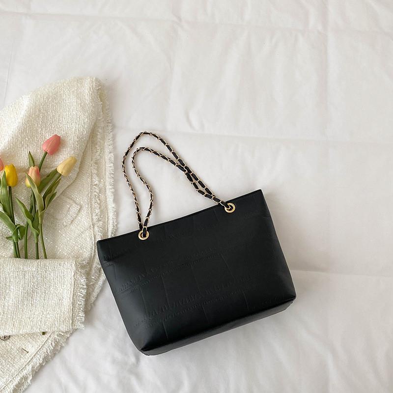 Trendy Street Style Casual Tote Bag Spring 2023 Fashionable Large Capacity Shoulder Bag