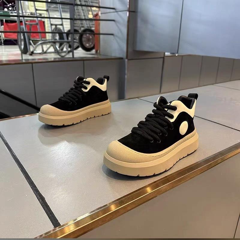 Осенне-зимние велюровые теплые однотонные повседневные туфли на толстой подошве, увеличивающие рост, удобные, для пожилых, спортивные туфли 38 чёрный