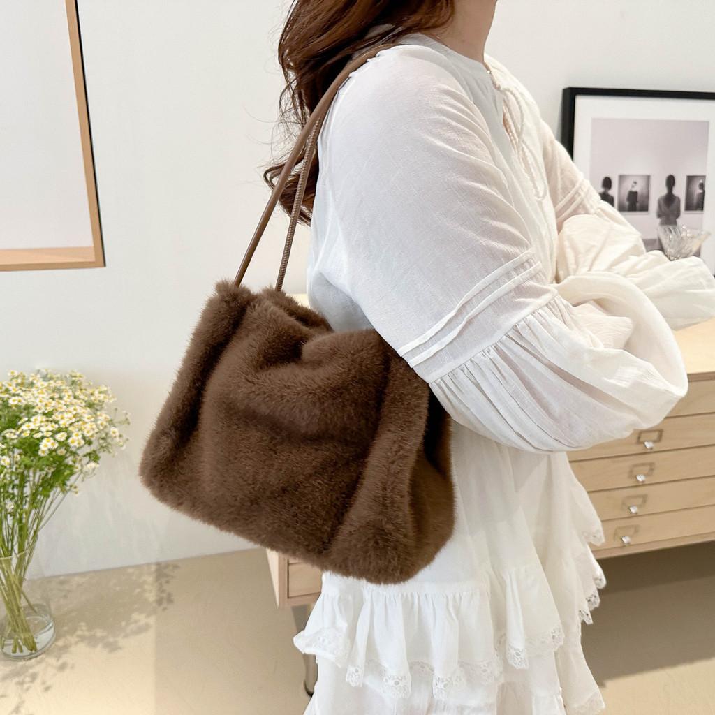 Plüschtasche für Damen mit Magnetverschluss und Innentasche für Handy für den lässigen täglichen Gebrauch